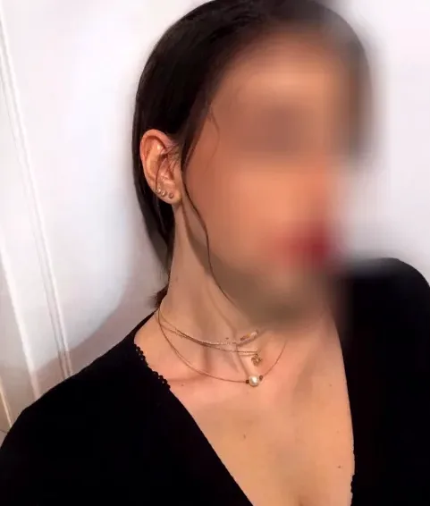 Alexandra, 25