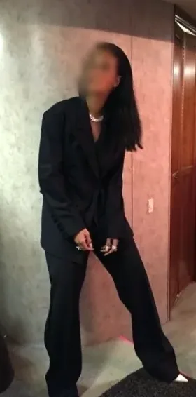 Anna, 23