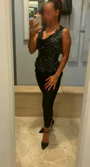 Bettina, 36