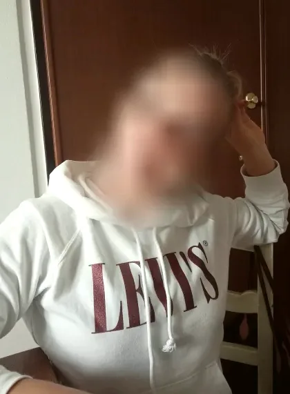 Claudia, 39