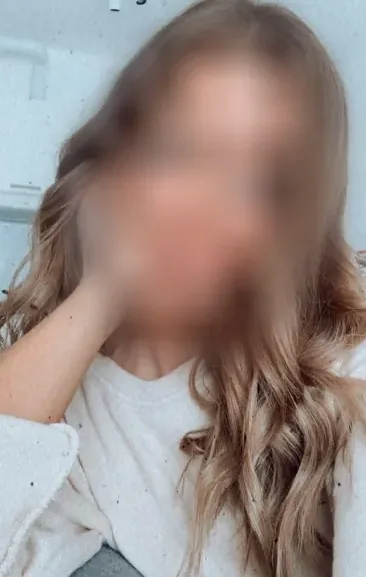 Lara, 28
