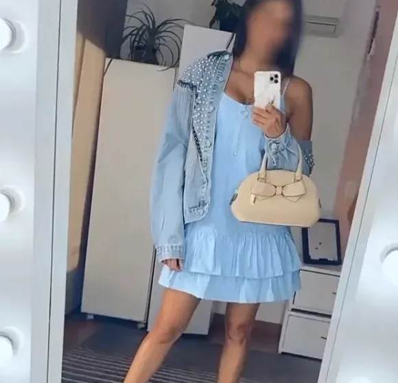 Laura, 40