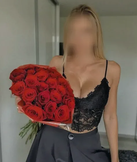 Marina, 32