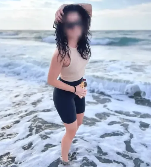 Melanie, 31