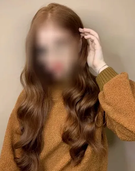 Nadine, 24