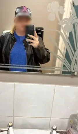 Nina, 21