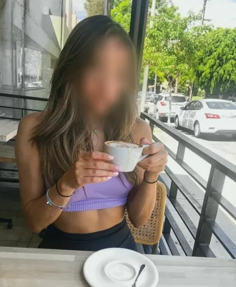 Rosa, 32
