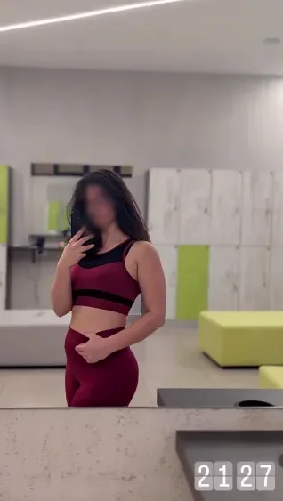 Rosa, 28