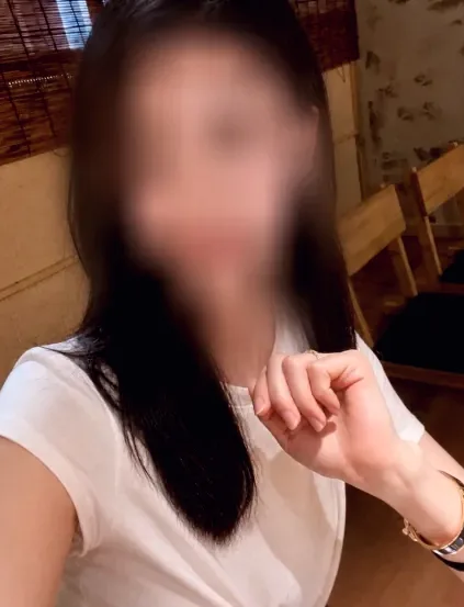 Sabrina, 35